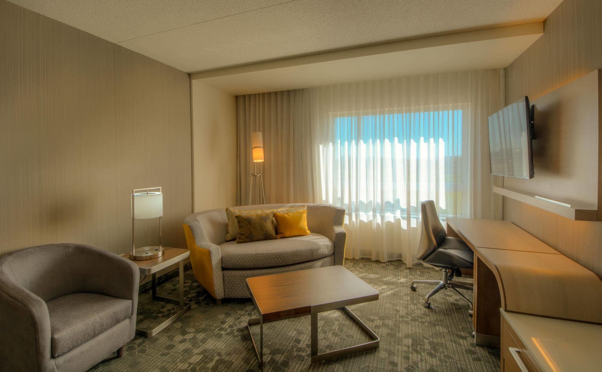 Courtyard By Marriott Winnipeg Airport Exterior foto